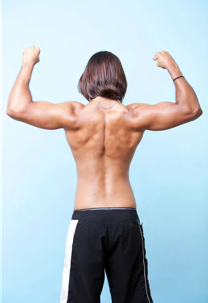 Vista Trasera Del Hombre Masculino Flexionando Músculo Estudio —  Fotos de Stock