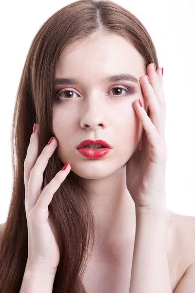 Portret Van Mooie Jonge Vrouw Met Rode Lippen Poseren Tegen — Stockfoto