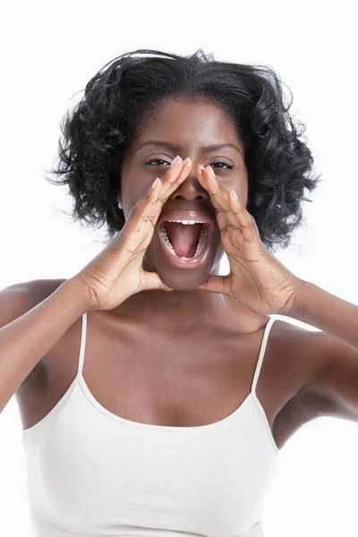 Portrait Une Jeune Femme Ludique Criant Sur Fond Blanc — Photo