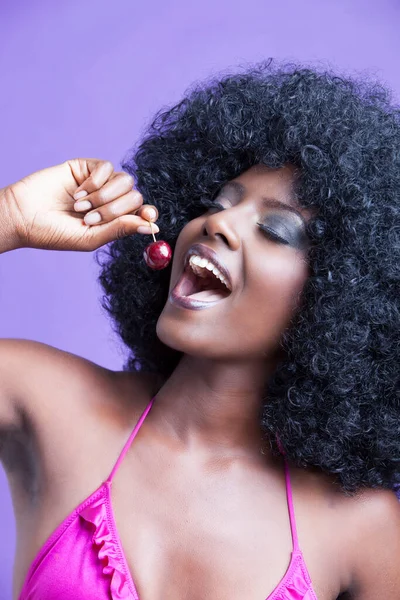 Portrait Young African American Woman Eating Cherry — Stock Photo, Image