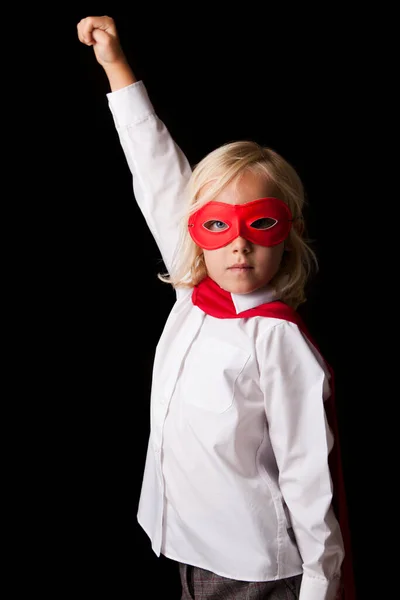 Adorável Menina Loira Máscara Herói Vermelho Olhando Para Câmera Fundo — Fotografia de Stock