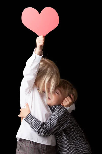 Adorable Siblings Paper Heart Hugging Black Background — Stock Photo, Image