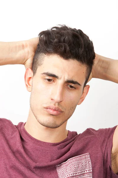 Pensativo Joven Hombre Oriente Medio Con Las Manos Detrás Cabeza —  Fotos de Stock