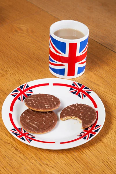 Chokladkakor Tallrik Med Brittisk Kaffemugg — Stockfoto