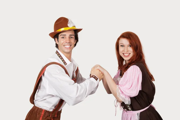 Retrato Casal Feliz Dançando Contra Fundo Cinza — Fotografia de Stock