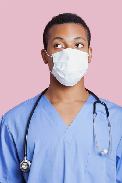 Mixed Race Male Surgeon Wearing Surgical Mask Pink Background — Stock Photo, Image