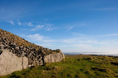 Loughcrew Cairn T, İrlanda 'nın tepesinden görüntü