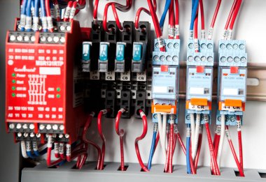 Kablolu elektronik devre kartı.