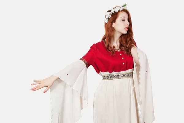 Triste Giovane Donna Costume Principessa Vecchio Stile Guardando Lontano Sullo — Foto Stock