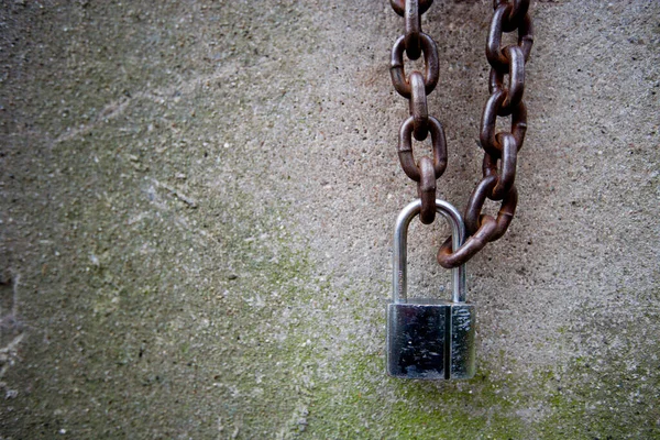 Hangslot Ketting Tegen Stenen Muur — Stockfoto