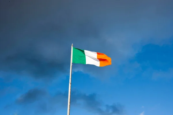 ダブリンのアイルランド国旗背景に クローズアップ — ストック写真