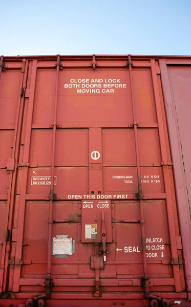 Закрытие Двери Промышленного Железнодорожного Вагона — стоковое фото