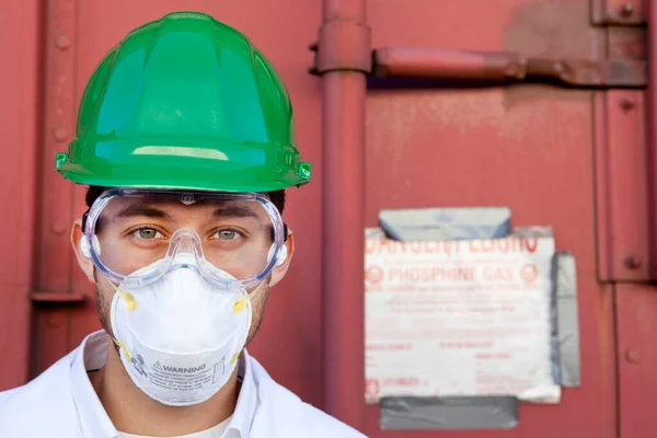 Trabalhador Terno Hazmat Chapéu Duro Máscara Facial — Fotografia de Stock