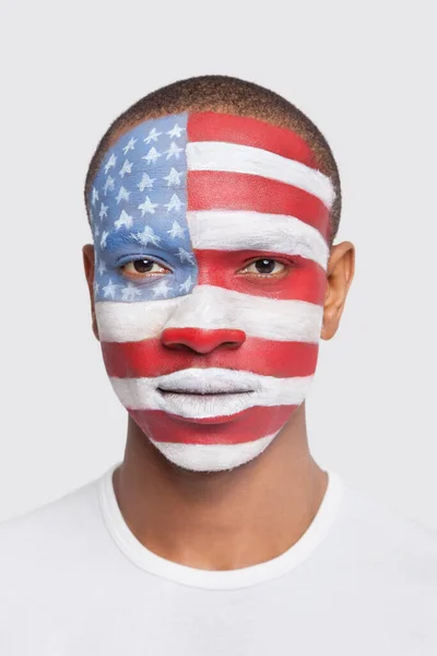 Portré Fiatal Spanyol Férfi Észak Amerikai Zászló Festett Arcra Fehér — Stock Fotó