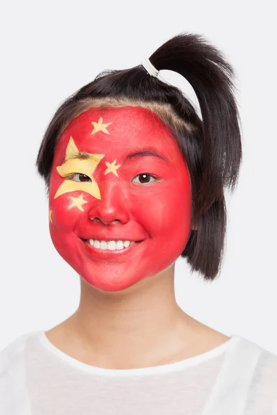 Retrato Feliz Jovem Mulher Asiática Com Bandeira Chinesa Pintada Rosto — Fotografia de Stock