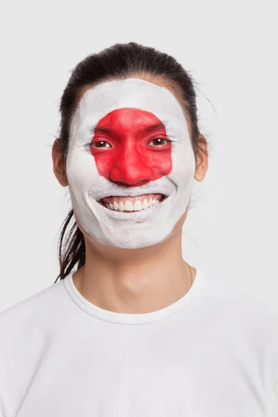 Портрет Щасливого Молодого Чоловіка Змішаної Раси Японським Прапором Намальований Обличчі — стокове фото