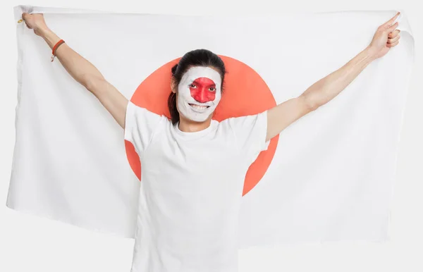 Retrato Jovem Asiático Com Bandeira Japonesa Sorrindo Contra Fundo Branco — Fotografia de Stock