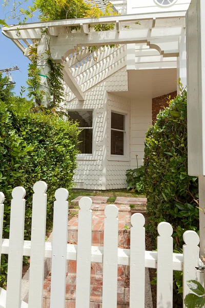 Close Gate Path Leading Front Door — Stock Photo, Image
