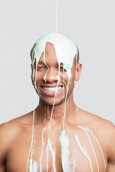 Shirtless Young Man Paint Falling His Head Gray Background — Stock Photo, Image