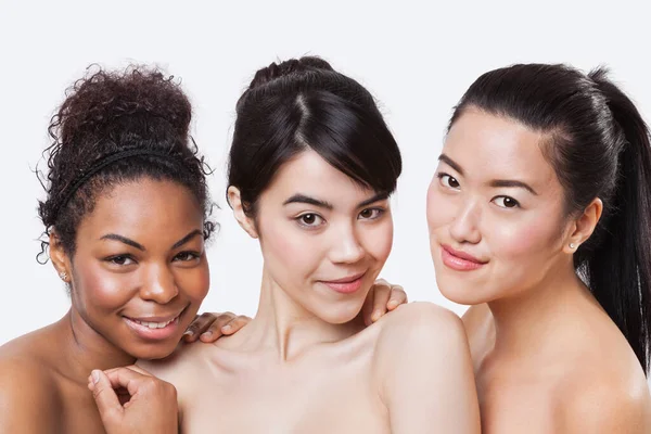 Krásný Portrét Mladých Multietnických Žen Bílém Pozadí — Stock fotografie