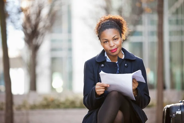 Portrait Confident African American Young Woman Documents Sitting Outdoors — Stock Photo, Image