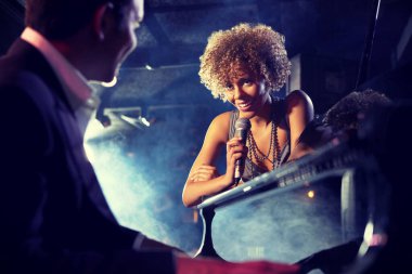 Jazz Şarkıcısı ve Piyanist