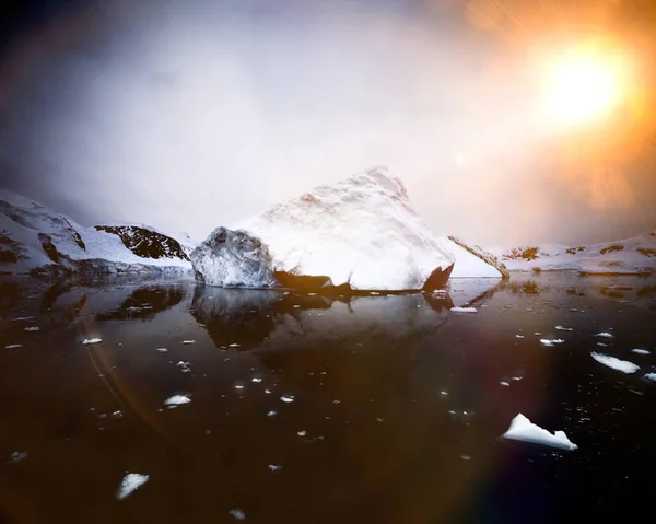 Iceberg Melting Due Global Warming — Stock Photo, Image