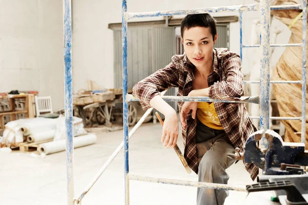 Jeune Femme Artiste Dans Son Atelier Création — Photo