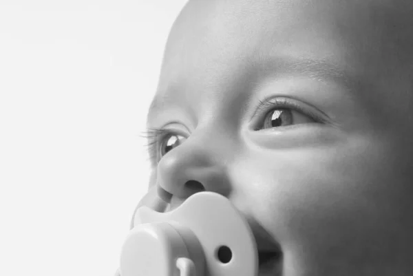 Schwarz Weiß Foto Von Baby Mit Schnuller — Stockfoto