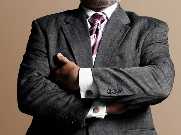 Hombre Negocios Traje Con Los Brazos Cruzados —  Fotos de Stock