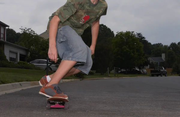 Cropped Photo Kid Riding Skateboard — Stock Photo, Image