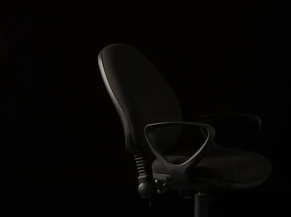 Chaise Bureau Sur Fond Noir — Photo