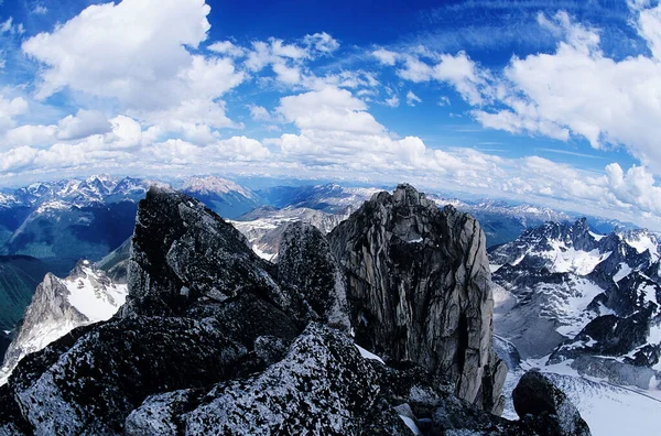 Bergketen Met Lucht Wolken — Stockfoto