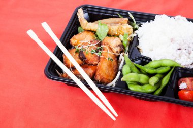 Arka planda Japon Bento Kutusu