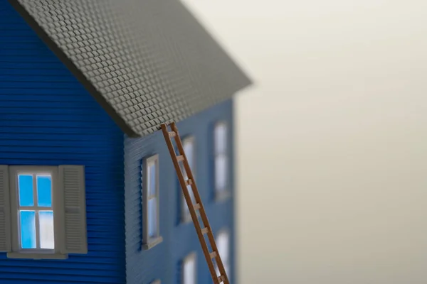 Model Van Huis Met Ladder Close — Stockfoto