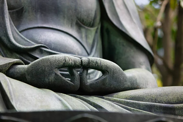 Buddah Estátua Mãos Perto — Fotografia de Stock