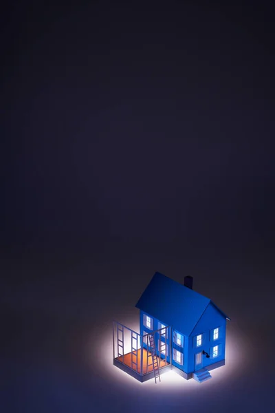 Modelo Iluminado Casa Sobre Fondo Primer Plano — Foto de Stock