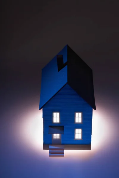 Modelo Iluminado Casa Sobre Fondo Primer Plano — Foto de Stock