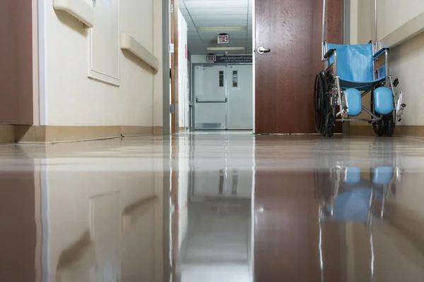 Arka Planda Boş Hastane Koridoru Var Kapatın — Stok fotoğraf