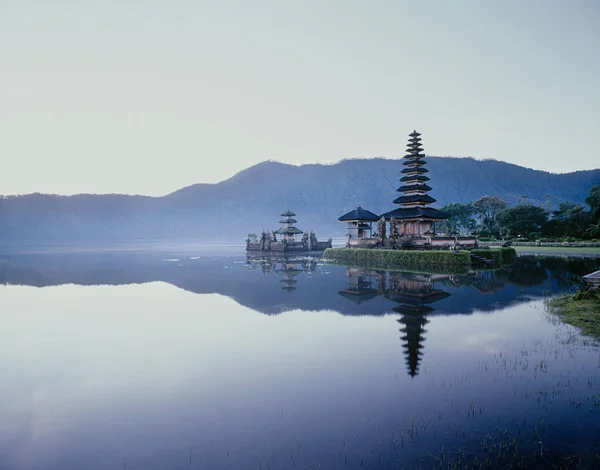 Pura Ulun Danu Heiligdom — Stockfoto