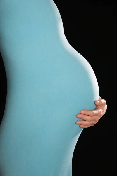 身穿紧身衣的孕妇抱着腹部 — 图库照片