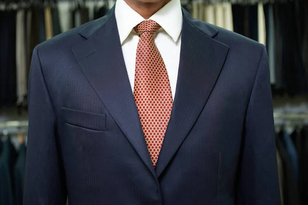 Homem Negócios Vestindo Terno Loja — Fotografia de Stock