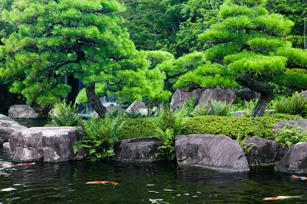 背景上的日本花园 — 图库照片