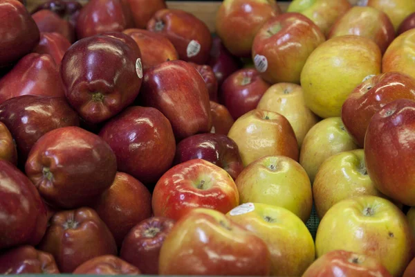 Close Apples Display Market — Stock Photo, Image