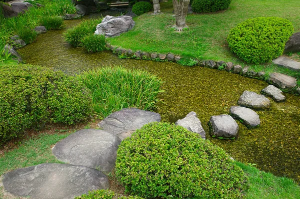 背景上的日本花园 — 图库照片