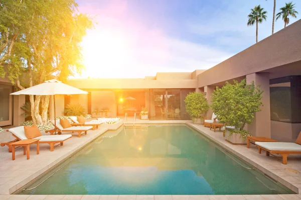 Poolbereich Luxuriösem Haus — Stockfoto