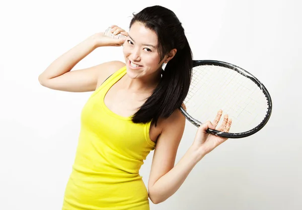 Atraktivní Asijský Tenista Držící Raketu — Stock fotografie