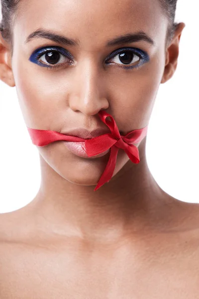 红弓系在女人的嘴上 — 图库照片