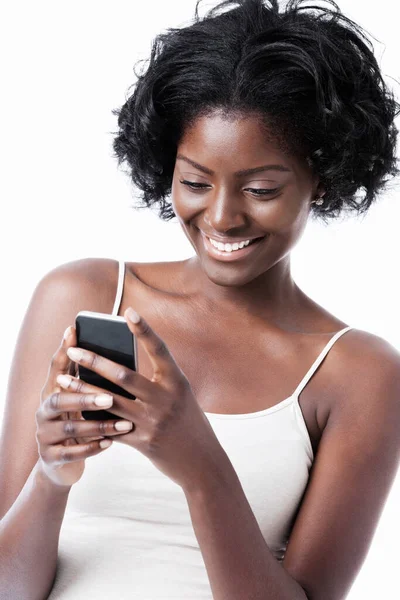 Mujer Negra Usando Smartphone — Foto de Stock