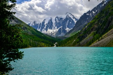 Altay. Shavlinskoe Gölü - Altaimountains rüya, güzellik ve masal incisi